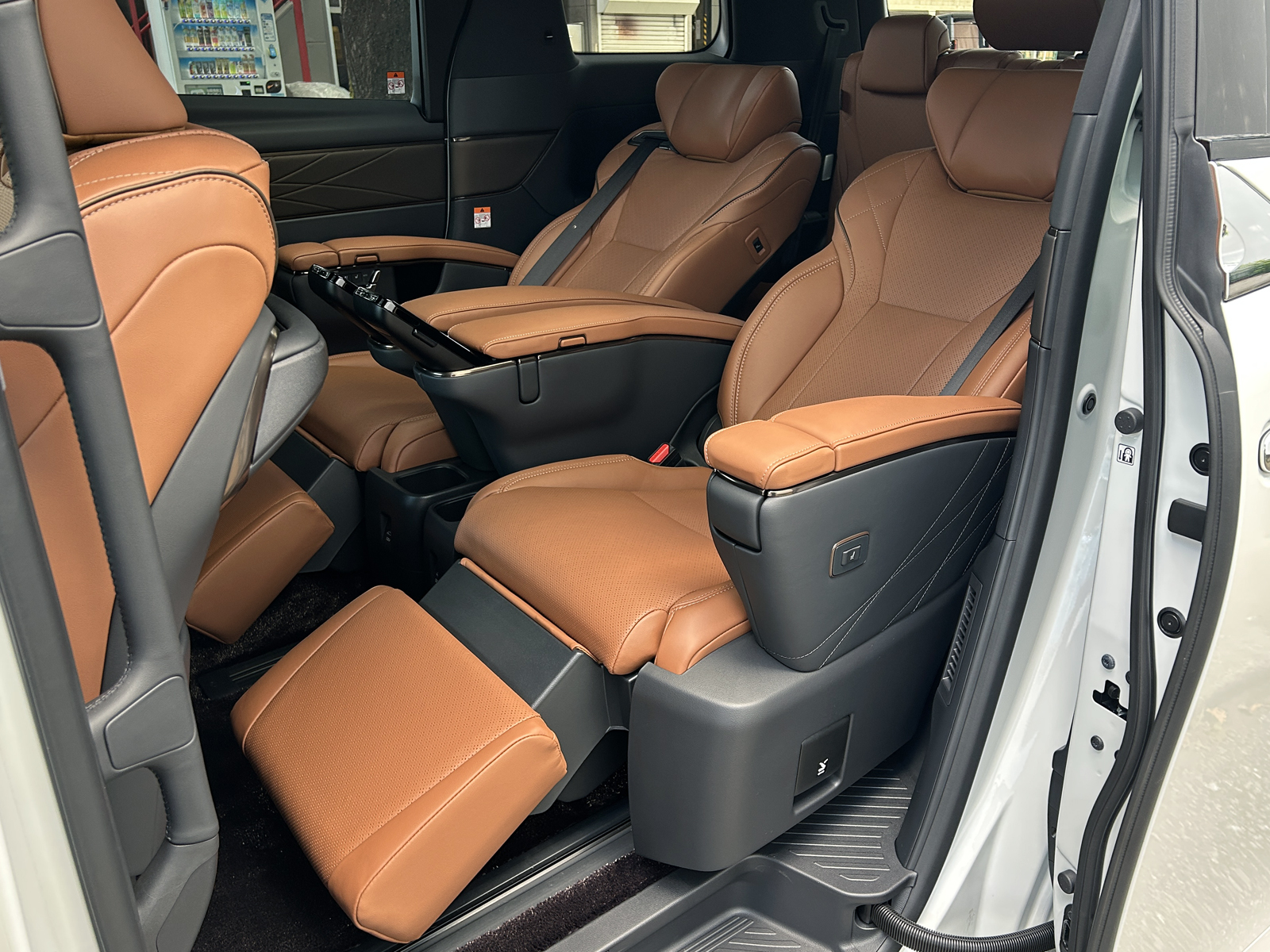 VELLFIRE HEV Executive Loungeリッチライン